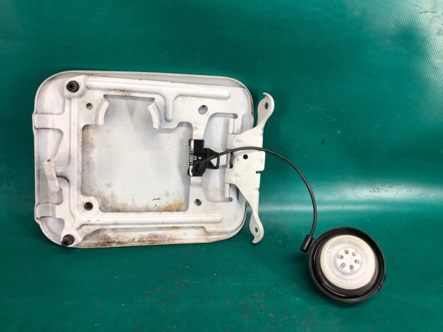 NISSAN 788304CC0A Лючок бензобака в наличии Киев