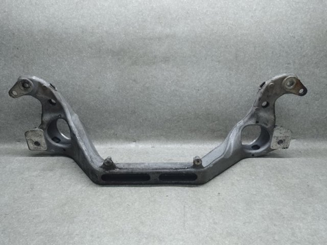 VAG 7L0199207A Балка крепления двигателя в наличии Киев