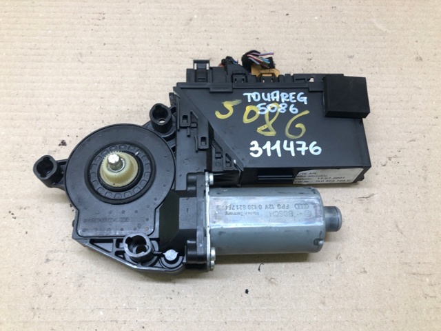 Моторчик стеклоподъемника двери задней, правой 7L0959794A VAG