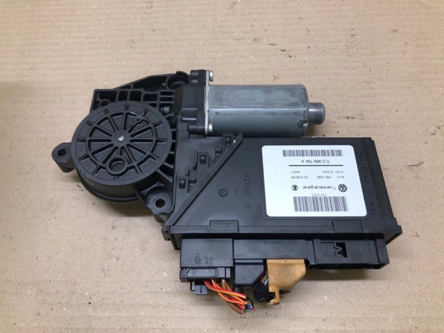 VAG 7L0959794A Мотор стеклоподъемника двери задней правой в наличии Винница
