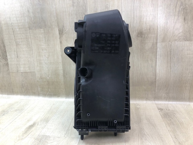 VAG 7P0129607A Корпус фильтра в наличии Запорожье