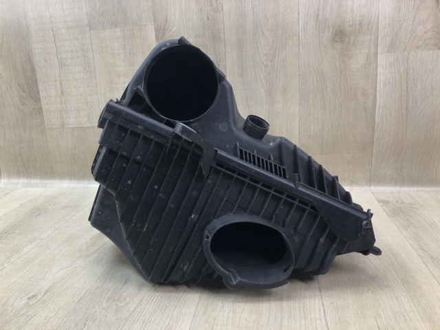 Корпус воздушного фильтра в сборе 7P0129607A VAG