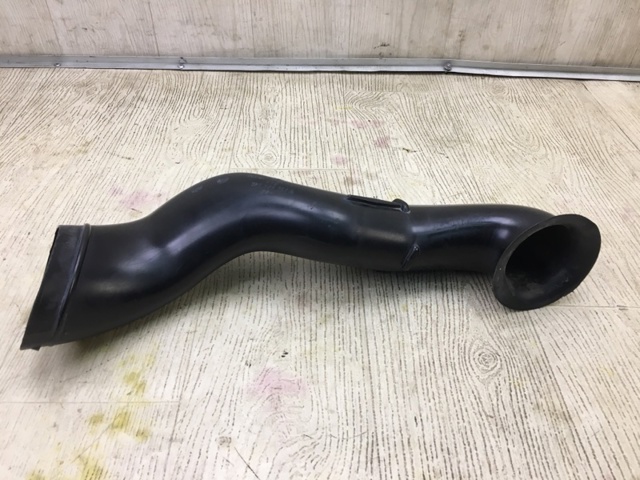 Воздухозаборник 7P5129752A VAG