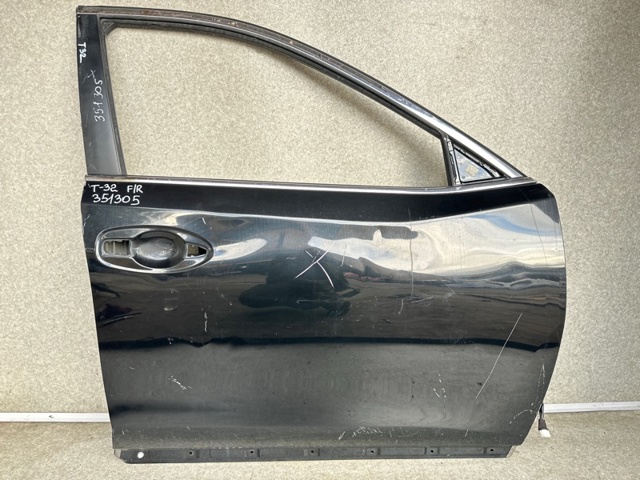 Пассажирская передняя дверь 801004BA0A NISSAN