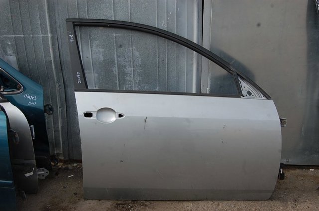 Пассажирская передняя дверь 80100AV632 NISSAN