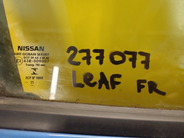 NISSAN 803005SF0A Стекло двери передней правой в наличии Тернополь