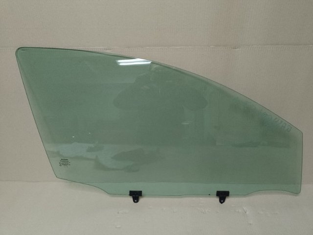 Стекло передней правой двери 80300EY10A NISSAN
