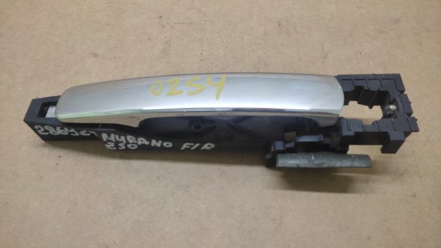 Держатель наружной ручки двери, передней правой 80610CA001 NISSAN