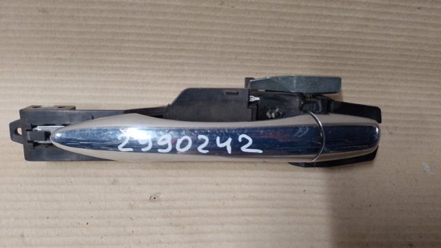 Держатель наружной ручки двери, передней левой 806111BA0A NISSAN