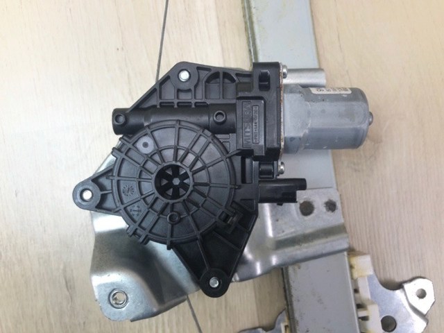 Мотор стеклоподъемника двери передней, правой 807306RA0A NISSAN