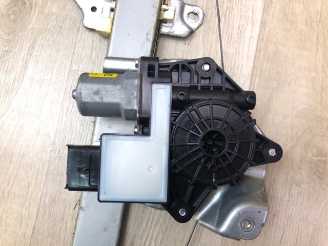 Мотор стеклоподъемника водительской двери 807516RA1A NISSAN