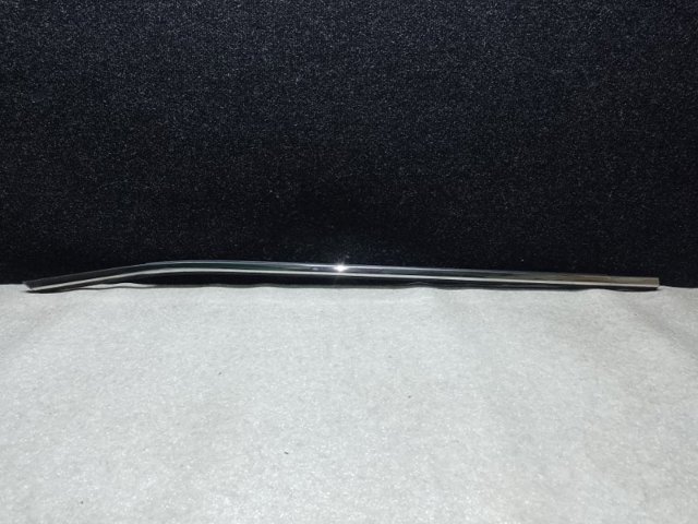 Молдинг опускного стекла двери передней, правой 808204CL0A NISSAN