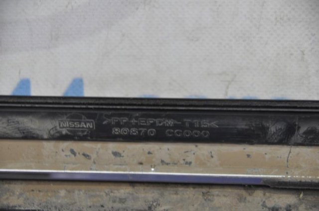 80870CG000 NISSAN Молдинг двери передней правой нижний купить в Киев