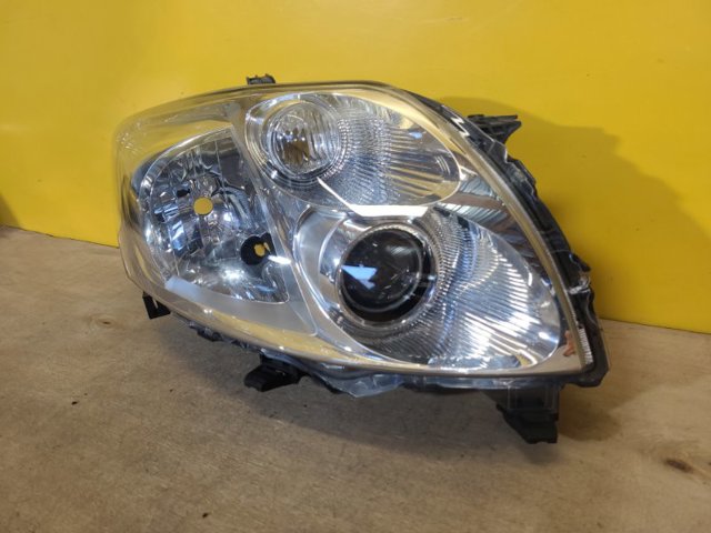 TOYOTA 8111002470 Правая фара в наличии Хмельницкий