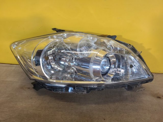 Основная фара - вставка 8111002A40 TOYOTA