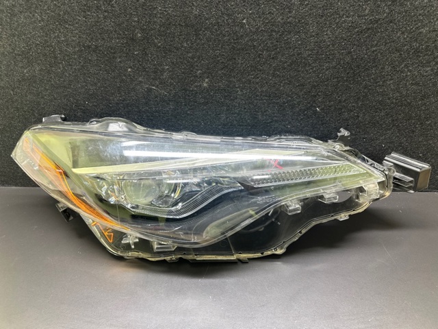 8111002M70 TOYOTA Фара правая купить в Черкассы