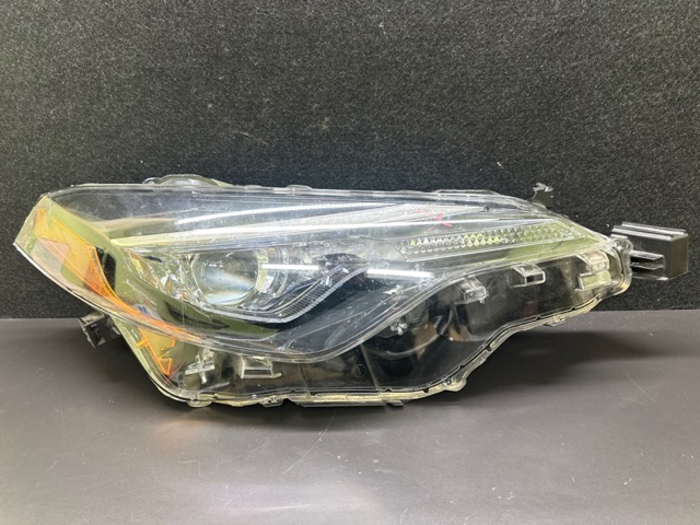 Фара передняя правая 8111002M70 TOYOTA