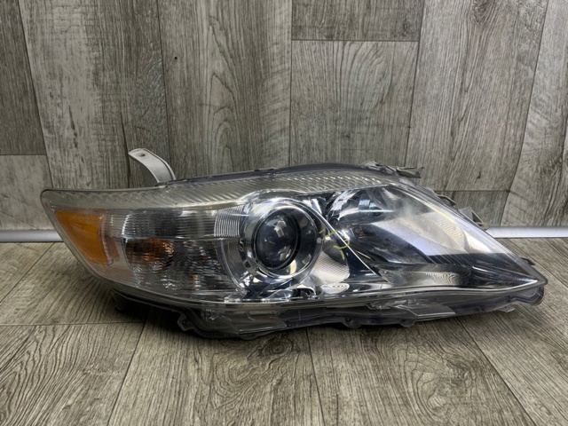 Основная фара - вставка 8111006500 TOYOTA