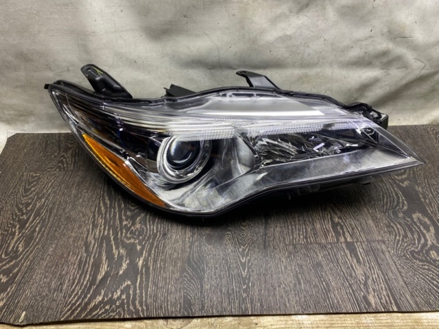 8111006D90 TOYOTA Правая фара купить в Украина