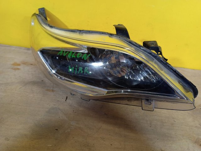Фара комбинированная, передняя 8111007120 TOYOTA