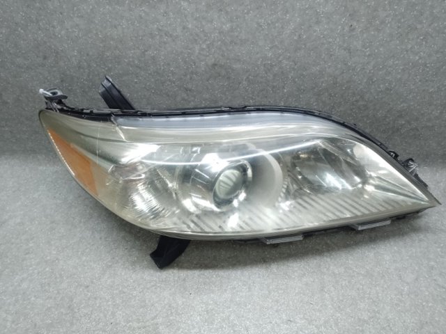 Фара комбинированная, передняя 8111008030 TOYOTA