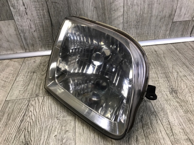 811100C020 TOYOTA Фара правая купить в Тернополь
