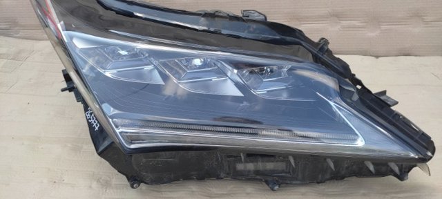 TOYOTA 811100E290 Правая фара в наличии Полтава