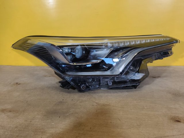 Фара основная правая 81110F4071 TOYOTA