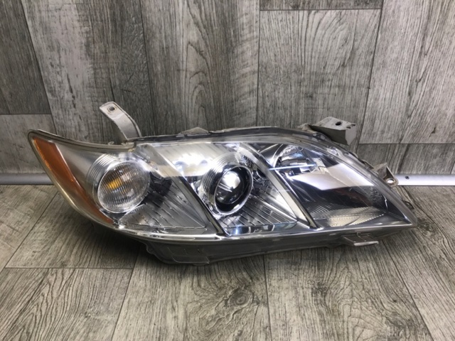 Вставка фары правой 8113033650 TOYOTA