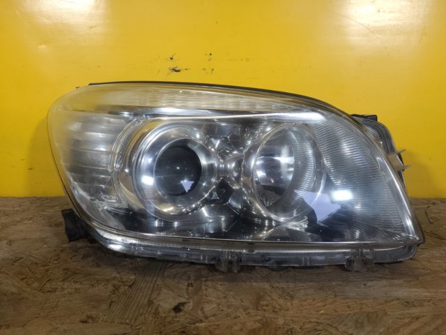 Фара основная правая 8113042360 TOYOTA