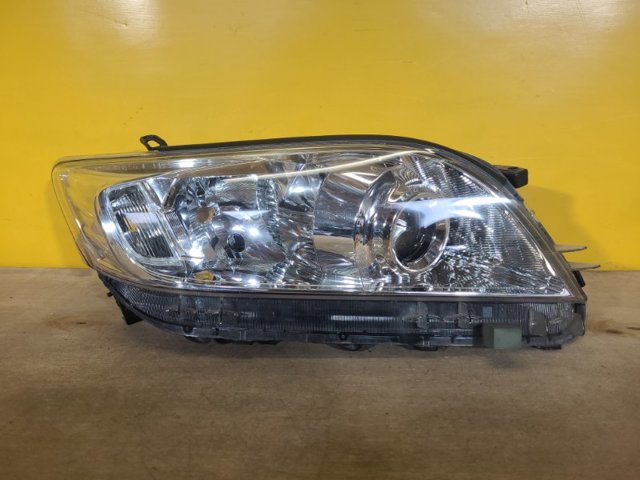 Фара комбинированная, передняя 8113042500 TOYOTA