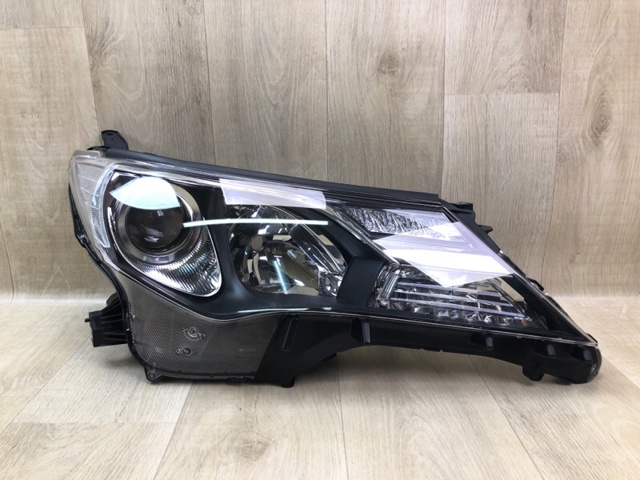 Фара комбинированная, передняя 8113042542 TOYOTA