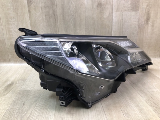TOYOTA 8113042542 Правая фара в наличии Житомир