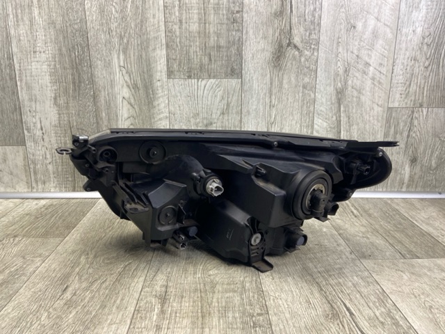 8113042640 TOYOTA Фара правая купить в Хмельницкий