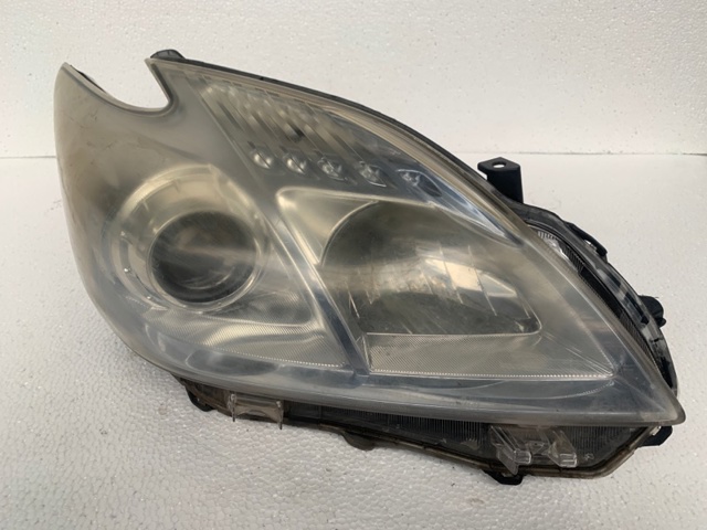 Основная фара - вставка Тойота Приус