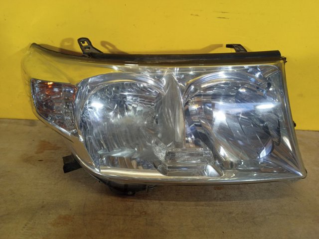 TOYOTA 8113060C80 Правая фара в наличии Харьков