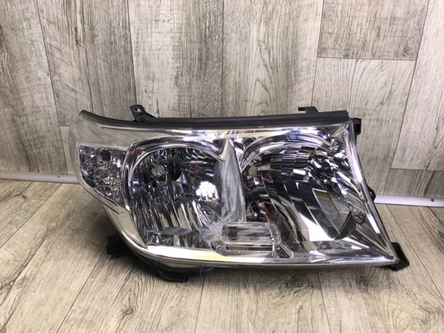 Вставка фары правой 8113060C82 TOYOTA