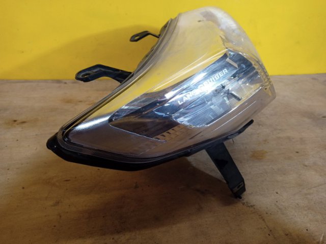 8113060J00 TOYOTA Правая фара купить в Николаев