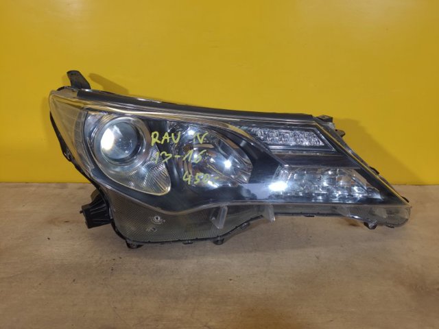 Фара основная правая 8114542572 TOYOTA