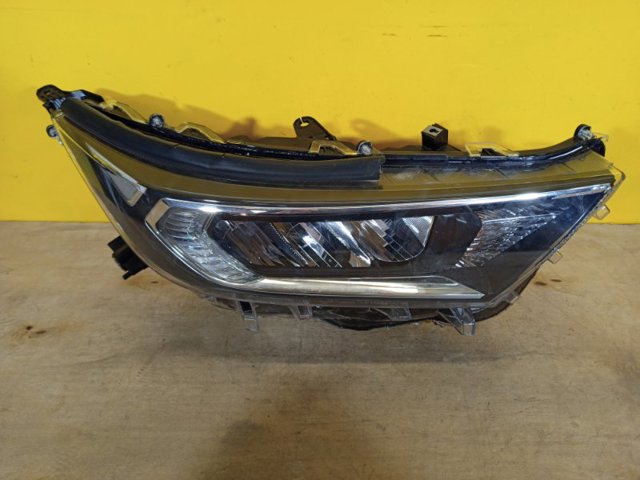 Фара правая 8114542840 TOYOTA