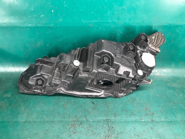 Фара основная правая 8114553A40 TOYOTA