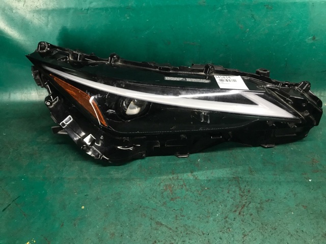 TOYOTA 8114553A40 Фара правая в наличии Чернигов