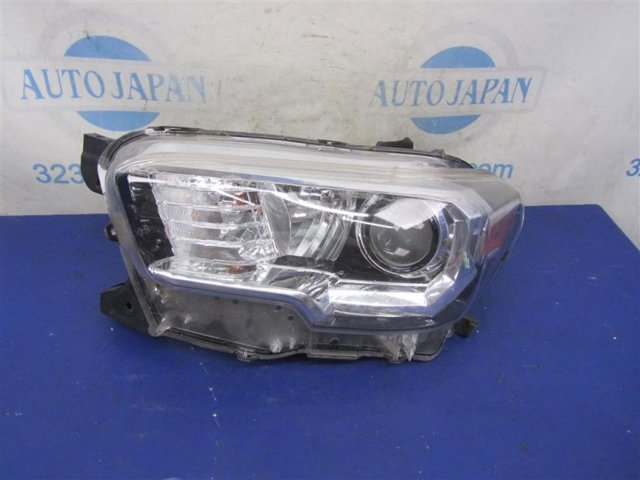 Вставка фары левой 8115004250 TOYOTA