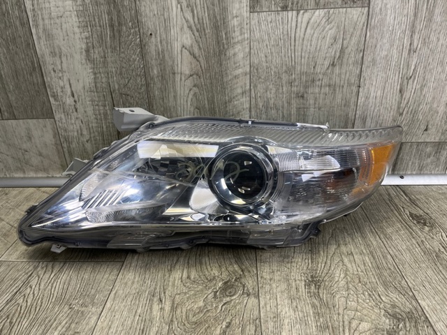 Блок фара левая 8115006500 TOYOTA