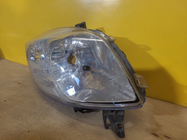 811500D120 TOYOTA Фара левая купить в Николаев