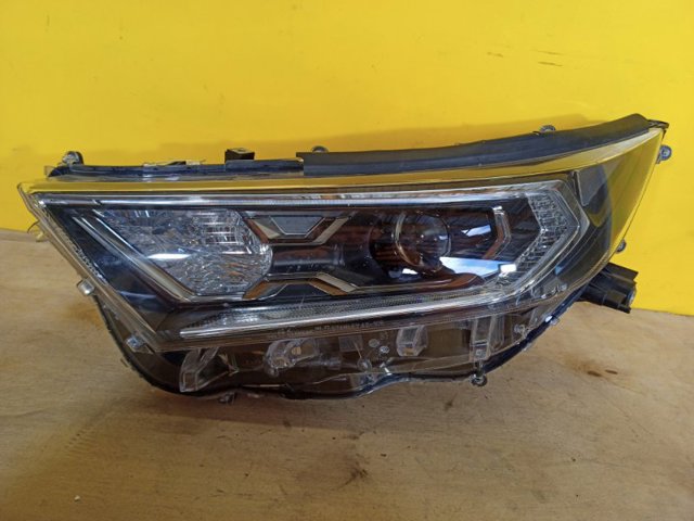 Основная фара в сборе левая 811500R160 TOYOTA