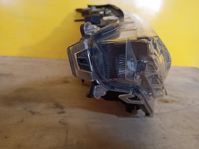 811500R160 TOYOTA Левая фара купить в Житомир