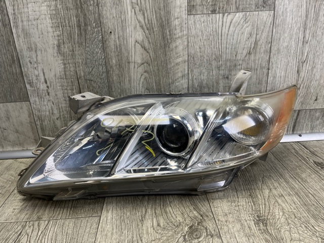 Фара основная левая 8117033650 TOYOTA