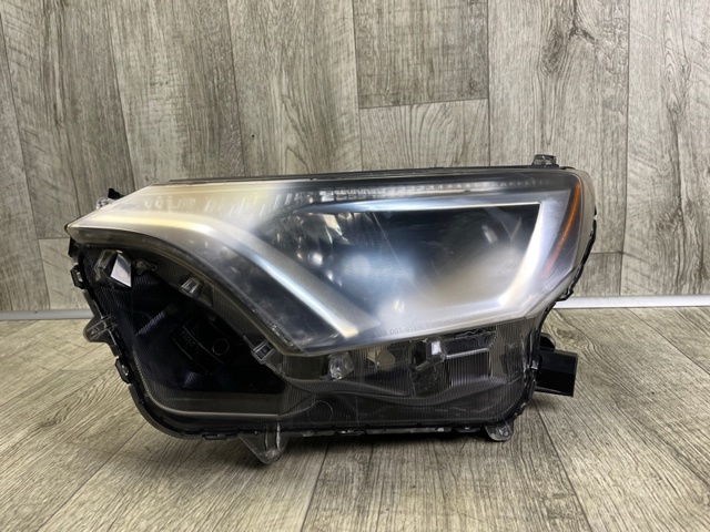Фара основная левая 8117042640 TOYOTA