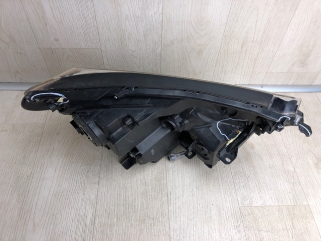 Основная фара в сборе левая 8117042650 TOYOTA